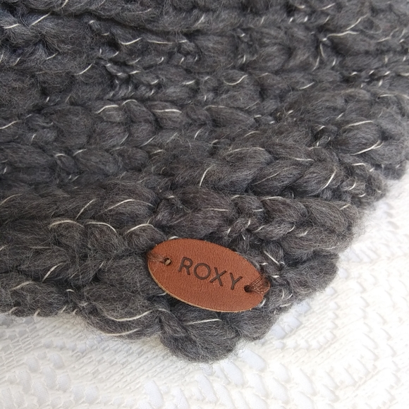 Roxy Chunky Knit Infinity Scarf Grey - Picture 6 of 8